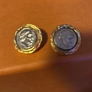 Pictures don’t do these beautiful earrings any justice